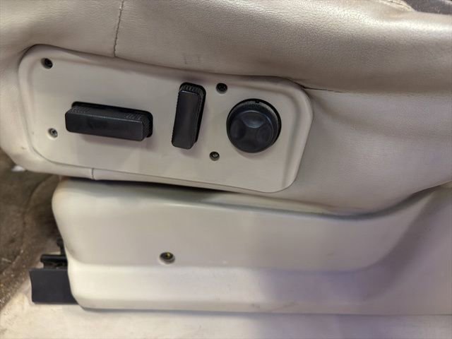 Used 2002 Cadillac Escalade EXT image 22