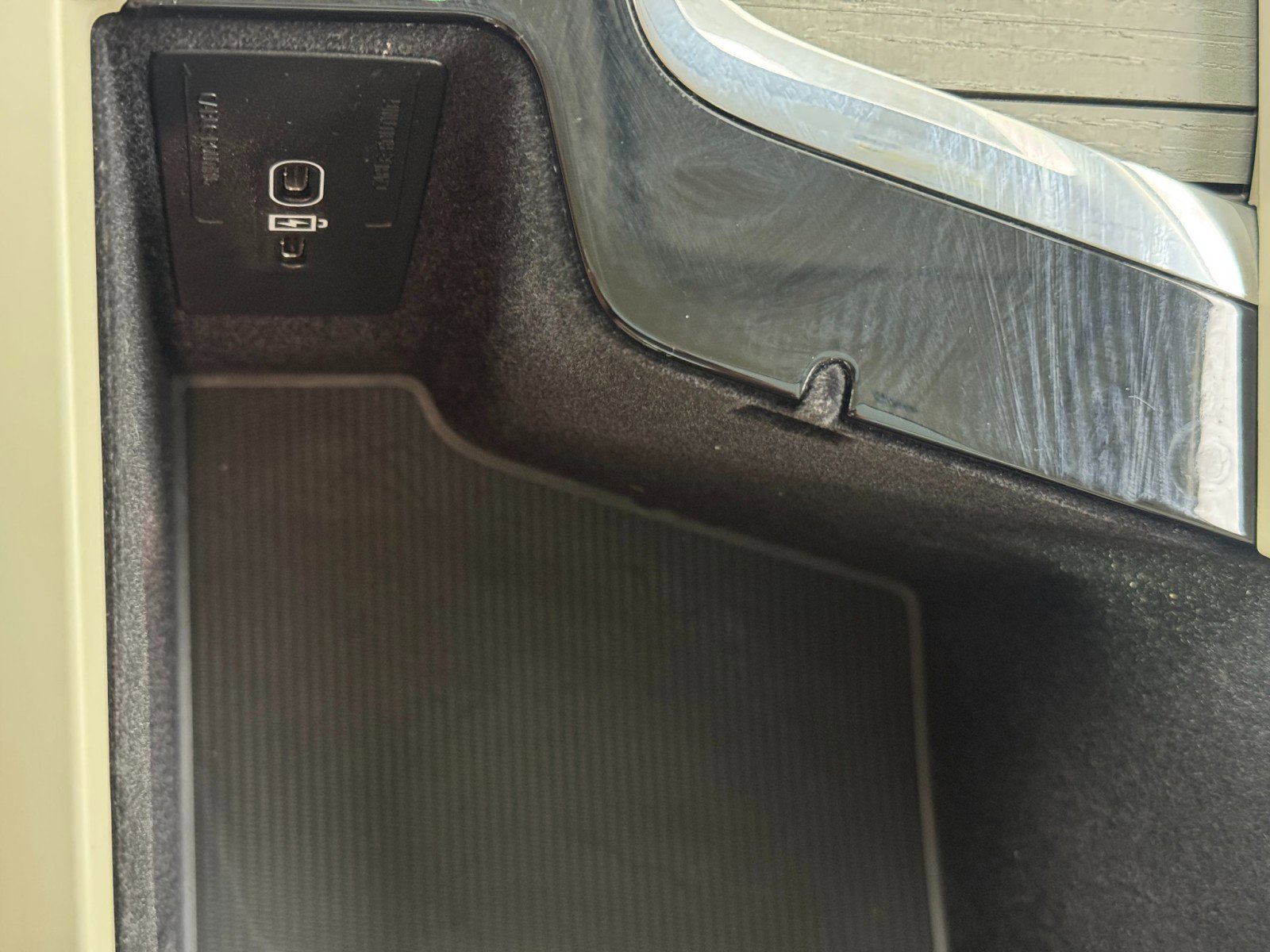 Used 2024 Volvo S60 B5 Plus w/ Protection Package Premier image 31