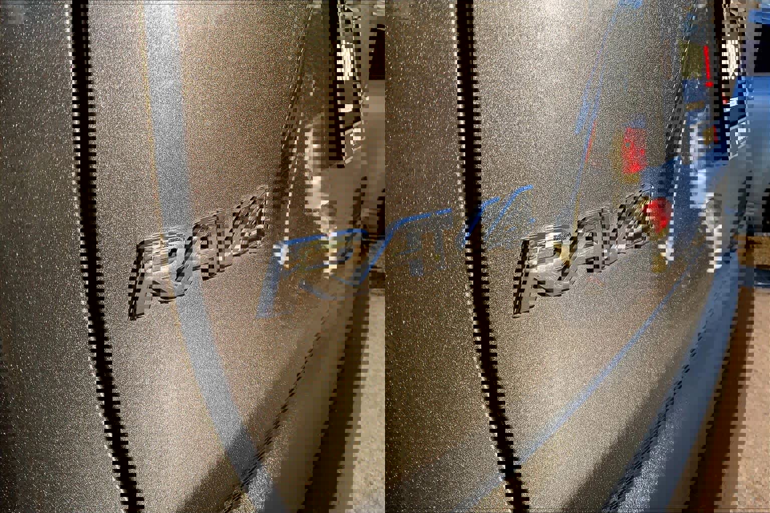 Used 2019 Toyota RAV4 XLE Premium image 24