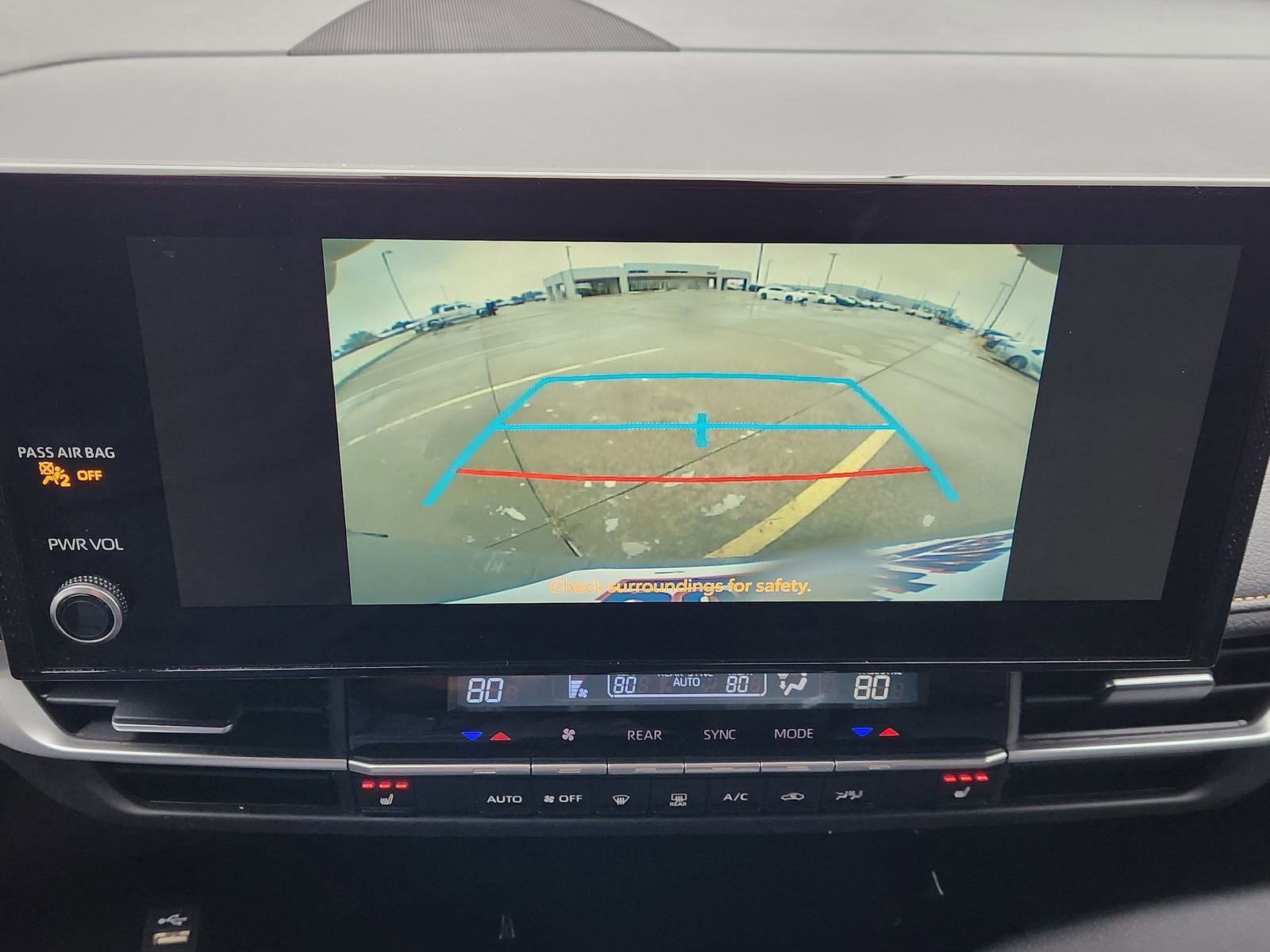 Used 2025 Toyota Sienna XLE Woodland Edition image 21