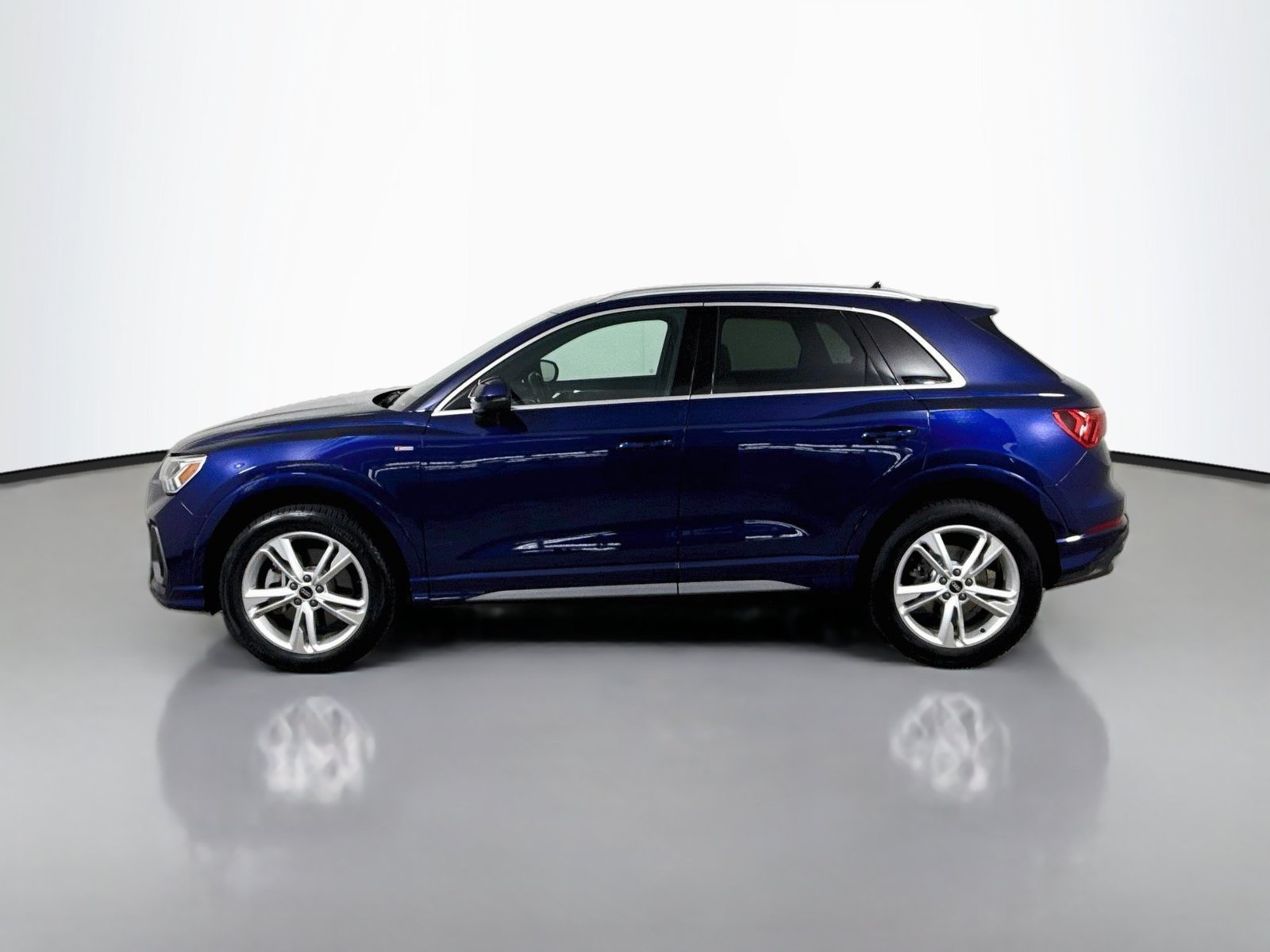 Certified 2024 Audi Q3 2.0T Premium Plus AWD/4WD image 2
