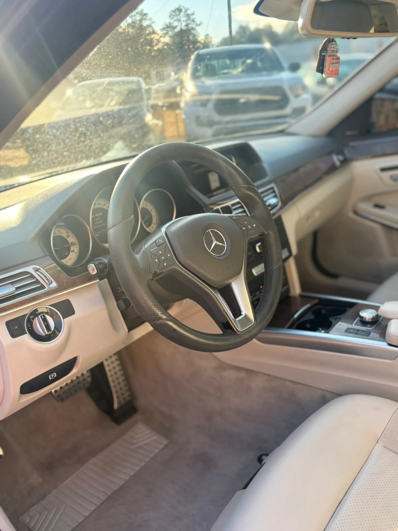 Used 2015 Mercedes-Benz E 350 4MATIC Sedan image 15