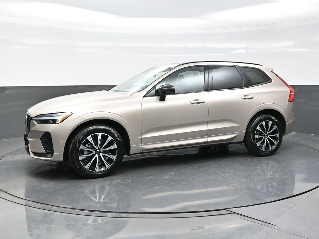 Used 2025 Volvo XC60 B5 Plus image 3