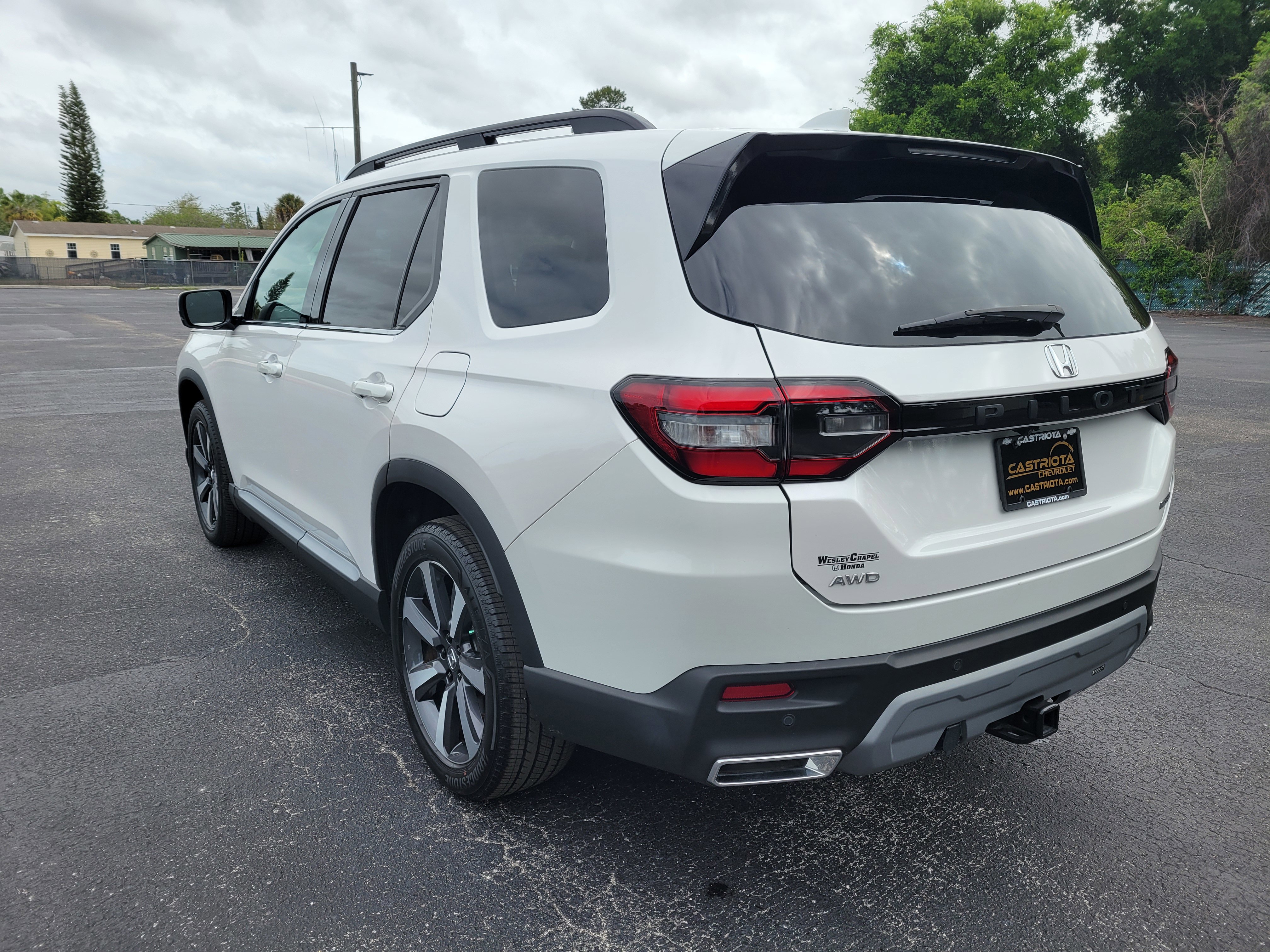 Used 2024 Honda Pilot Touring image 11