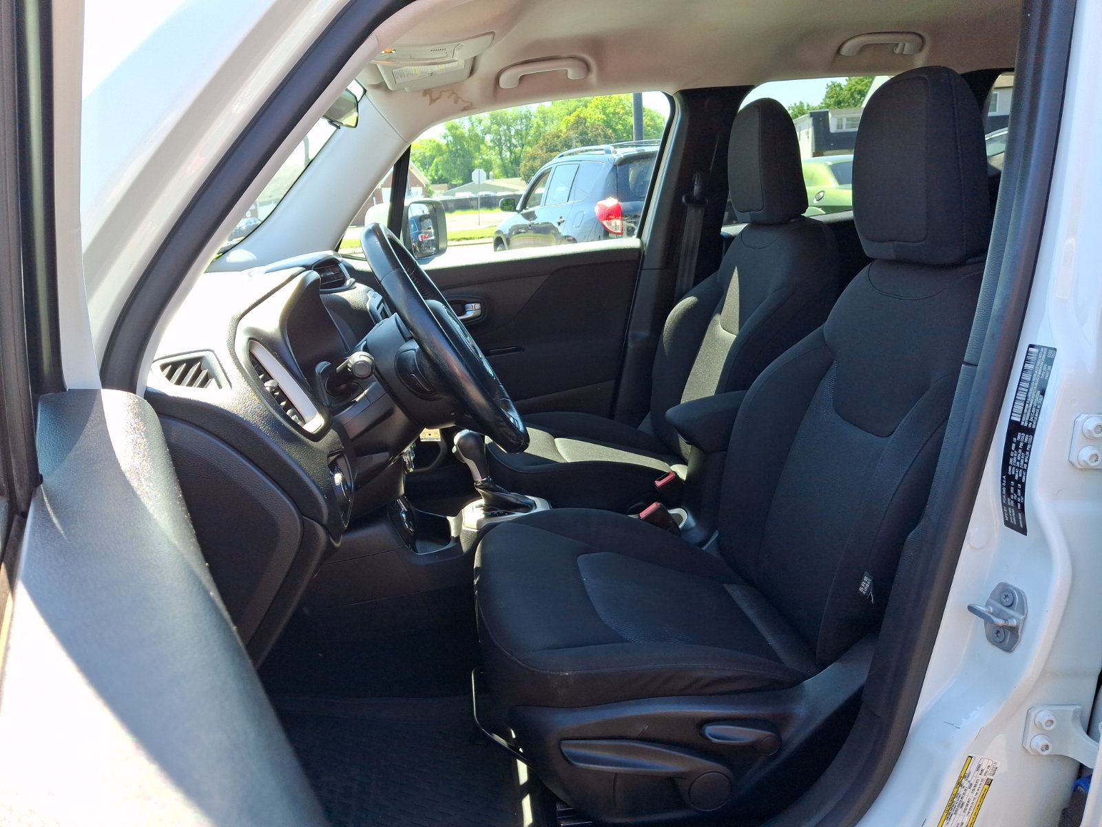 Used 2015 Jeep Renegade Latitude AWD/4WD image 13