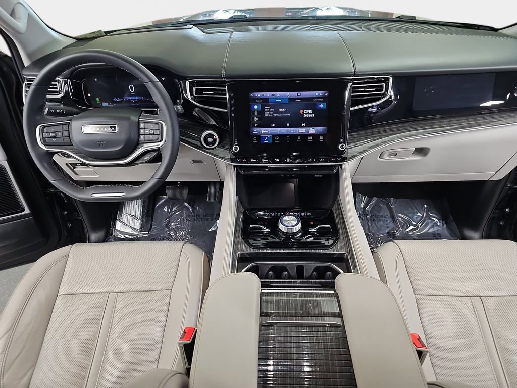 Used 2022 Jeep Wagoneer Series III w/ Premium Group I AWD/4WD image 10