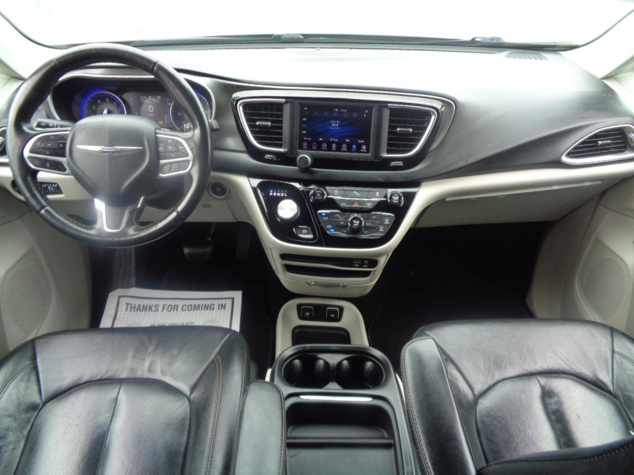 Used 2020 Chrysler Pacifica Touring-L FWD image 26