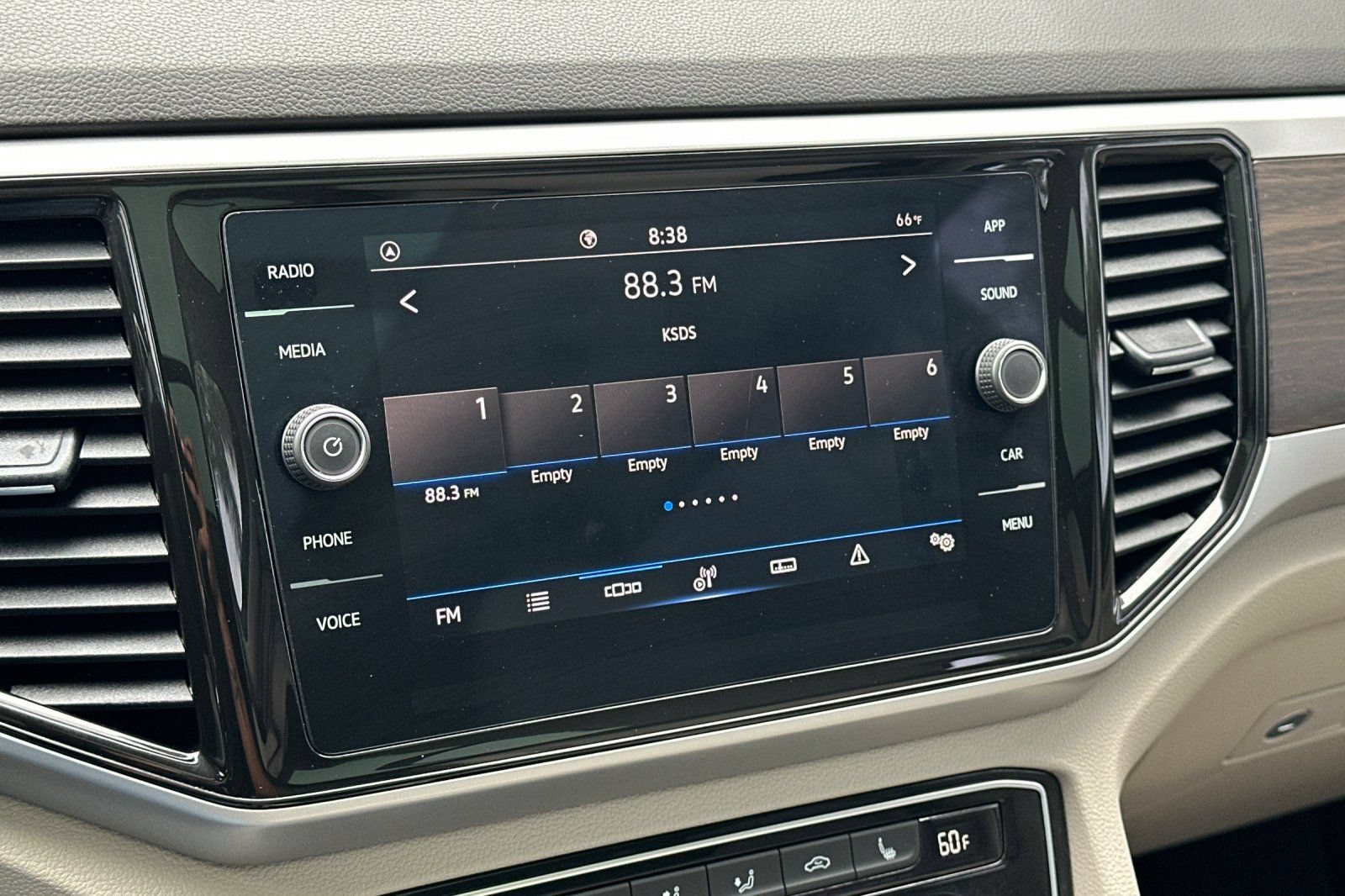 Used 2023 Volkswagen Atlas SE w/ Panoramic Sunroof Package FWD image 19