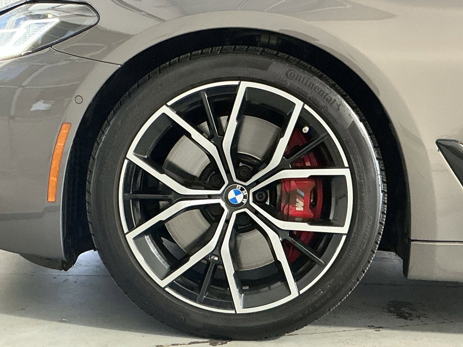 Used 2022 BMW M550i xDrive w/ Dynamic Handling Package AWD/4WD image 13