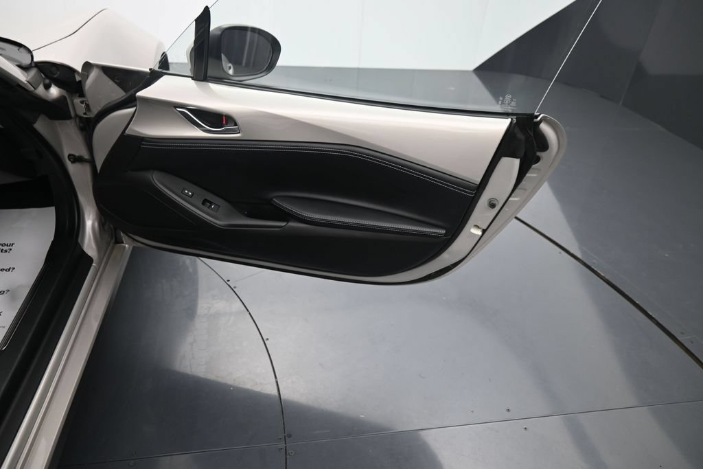 Used 2022 MAZDA MX-5 Miata RF Grand Touring w/ Weather Package RWD image 12