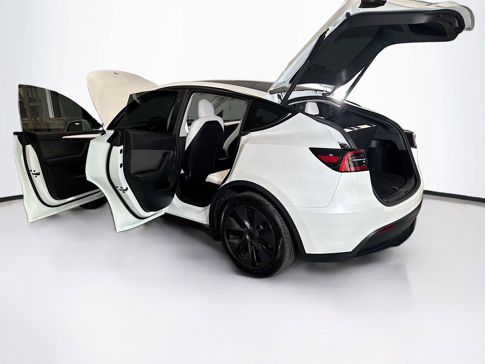 Used 2025 Tesla Model Y Long Range AWD/4WD image 41