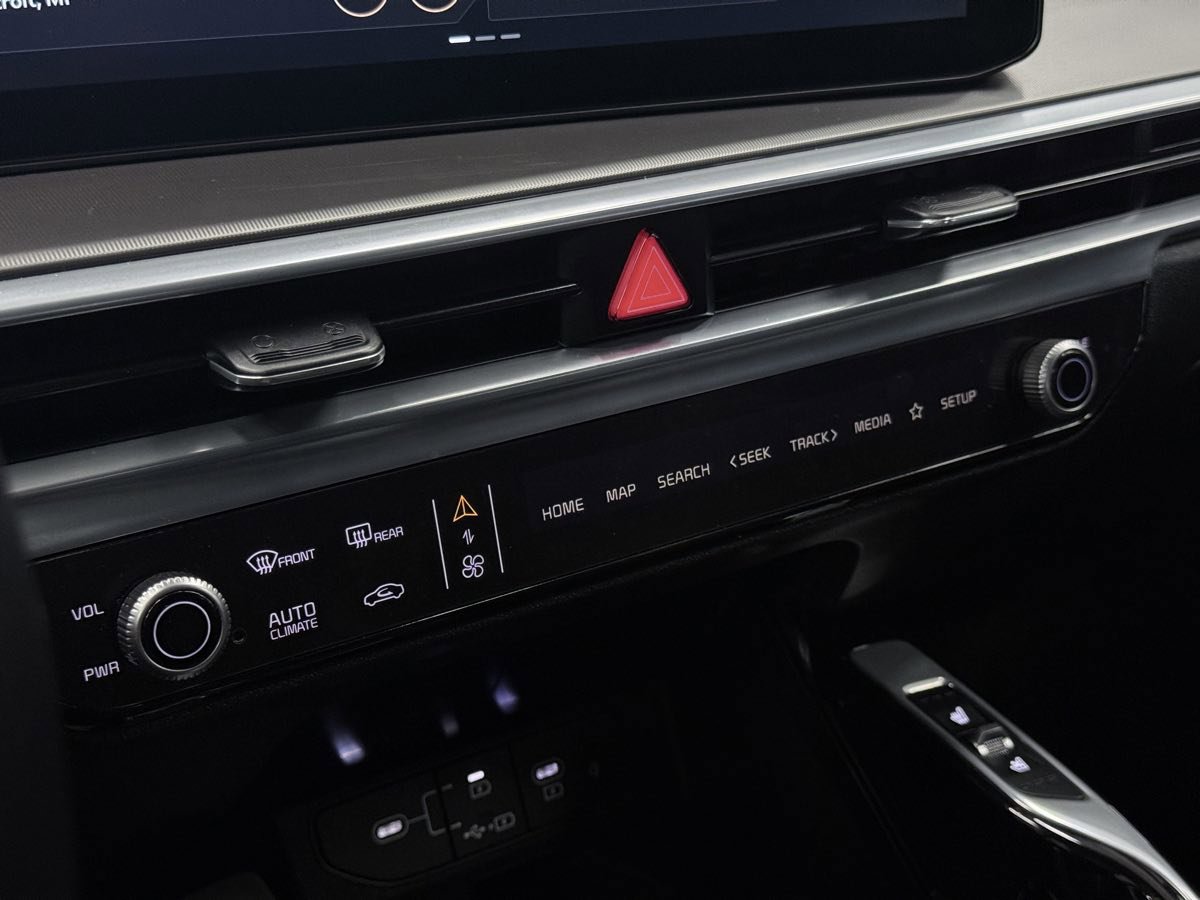 Used 2025 Kia Sorento SX image 57