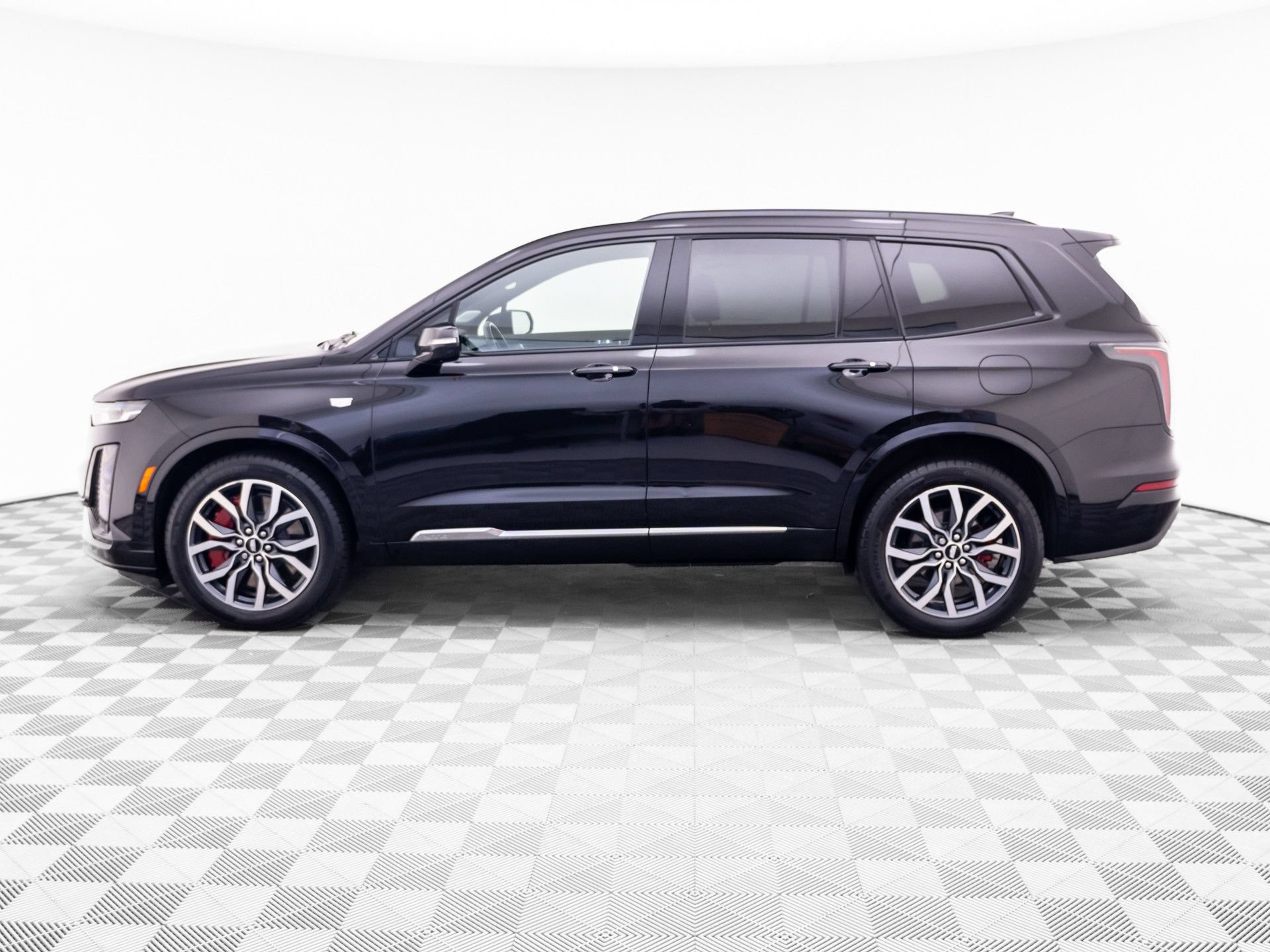Certified 2024 Cadillac XT6 Sport w/ Technology Package AWD/4WD image 2
