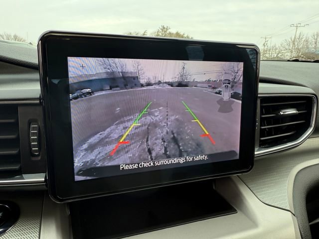 Used 2022 Ford Explorer XLT w/ Equipment Group 202A image 12