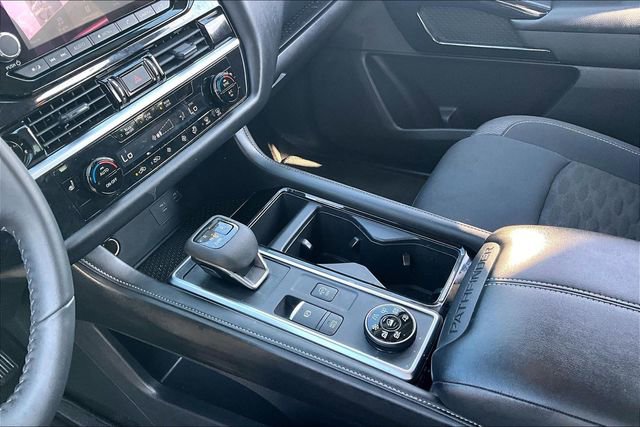 Certified 2025 Nissan Pathfinder SV image 15