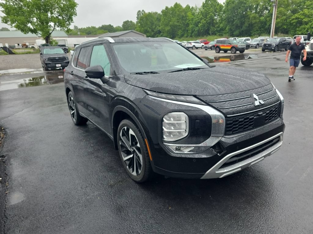 Used 2023 Mitsubishi Outlander SEL Black Edition AWD/4WD image 4