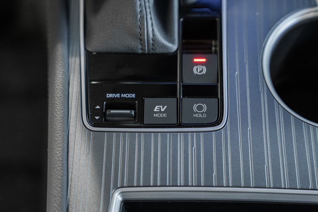 Used 2025 Toyota Sienna XLE FWD image 27