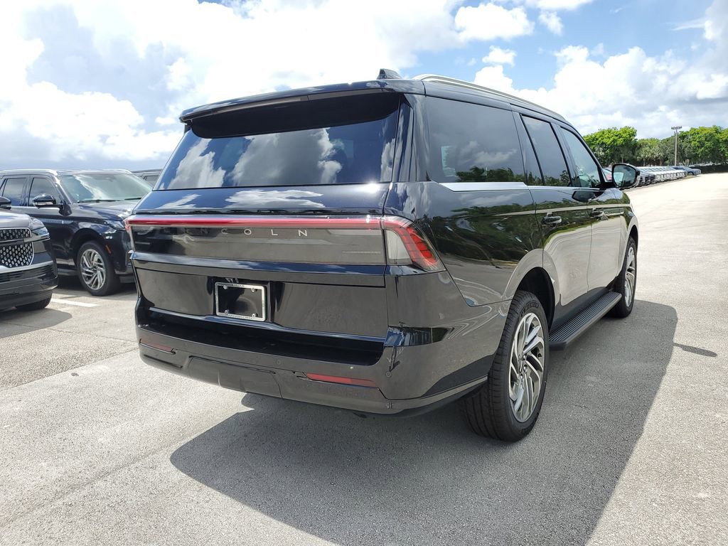 New 2026 Lincoln Navigator Premier AWD/4WD image 4