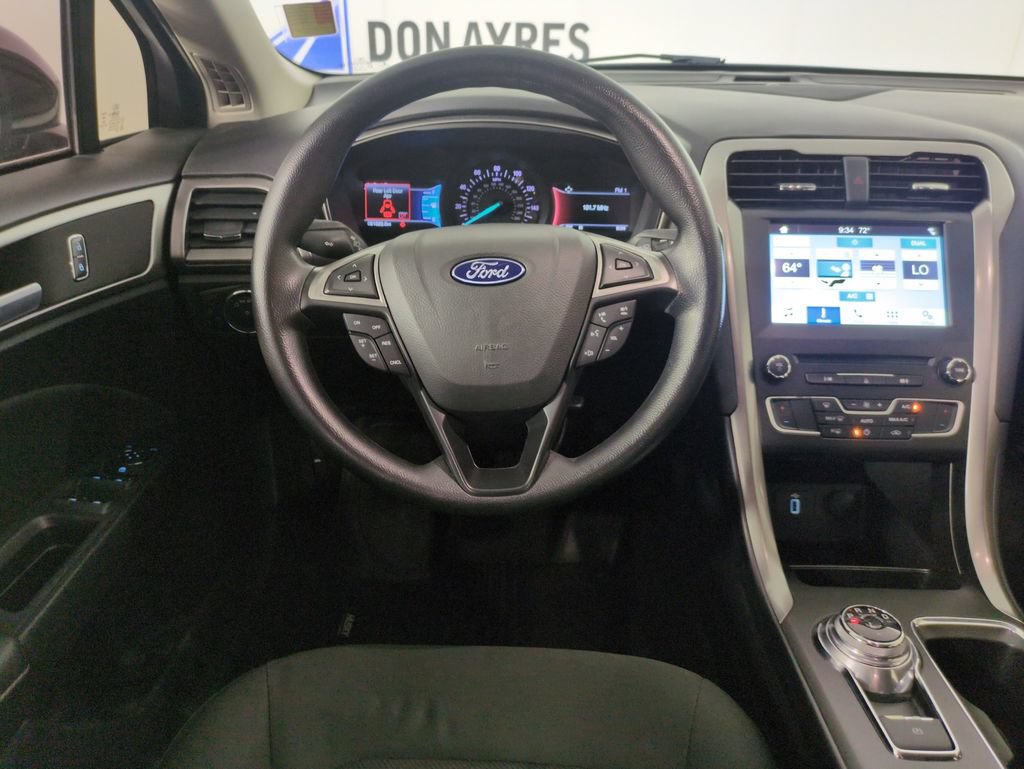 Used 2018 Ford Fusion SE w/ Fusion SE Technology Package FWD image 15