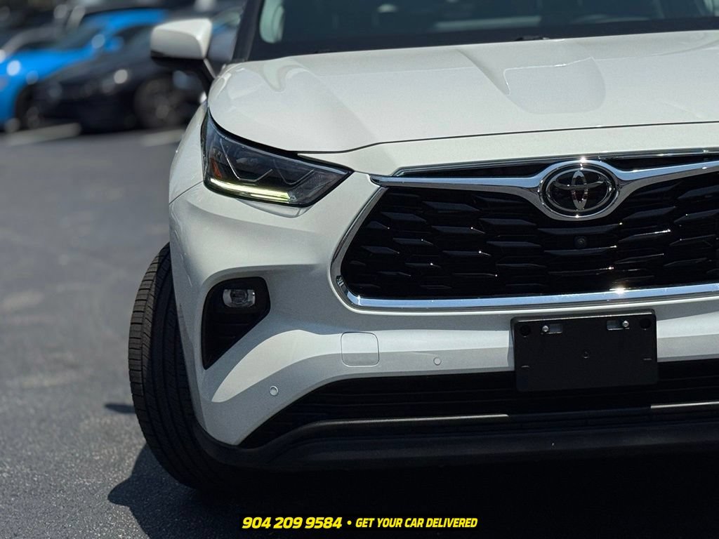 Used 2021 Toyota Highlander Limited FWD image 11
