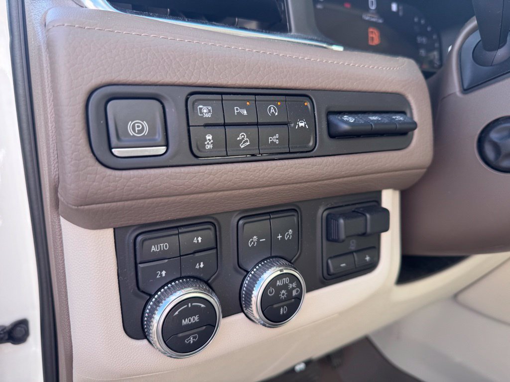 Used 2023 GMC Yukon XL Denali w/ Denali Reserve Package AWD/4WD image 15