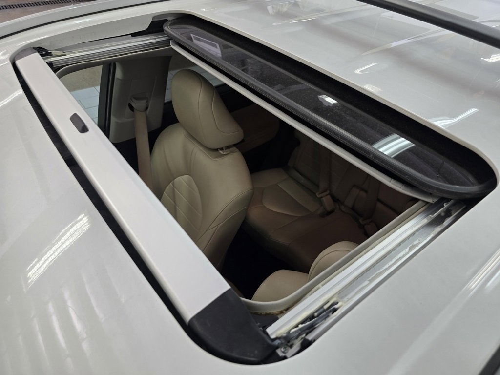 Certified 2023 Toyota Highlander XLE image 3