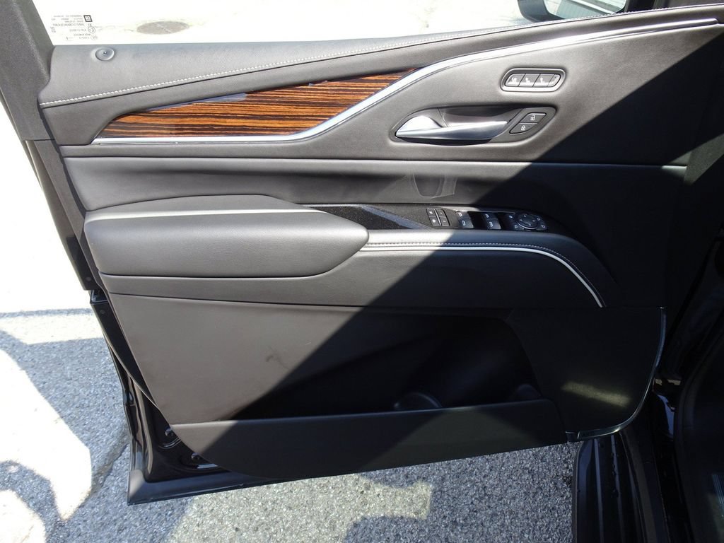 Used 2022 Cadillac Escalade ESV Premium Luxury AWD/4WD image 13