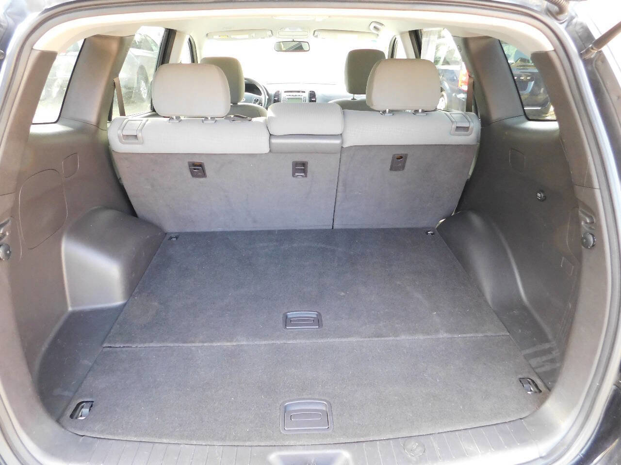 Used 2012 Hyundai Santa Fe GLS image 15