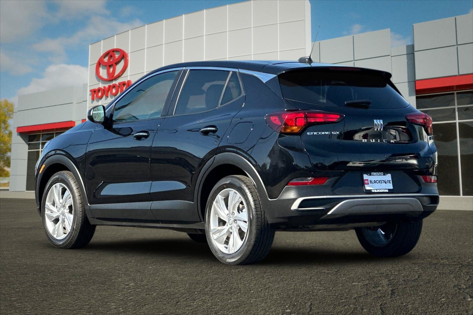 Used 2024 Buick Encore GX Preferred FWD image 5