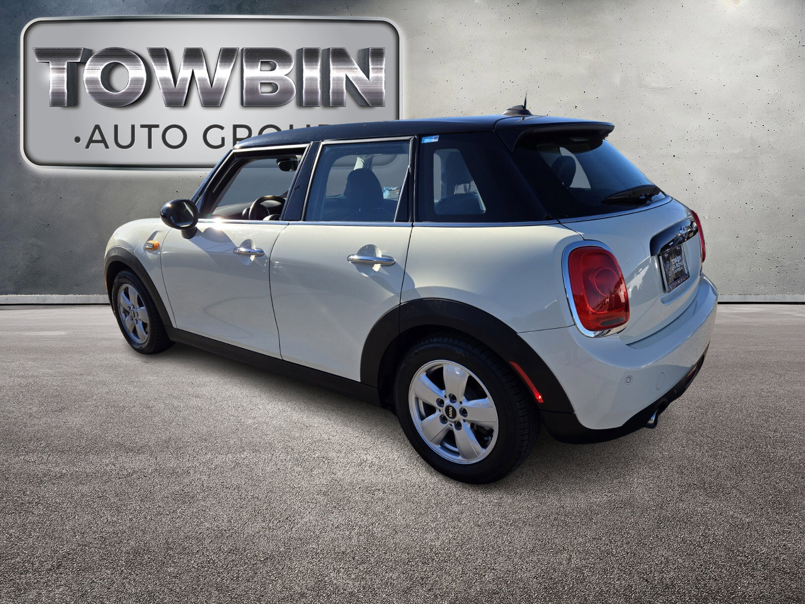 Used 2016 MINI Cooper 4-Door Hardtop image 6
