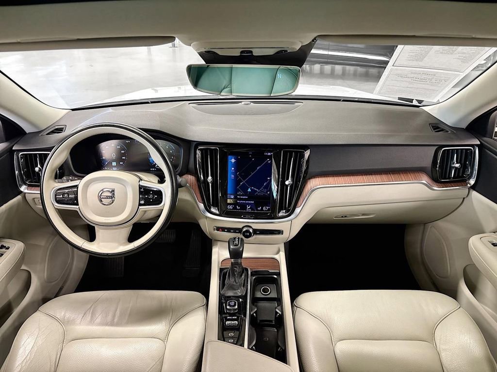 Used 2021 Volvo S60 T5 Momentum image 9