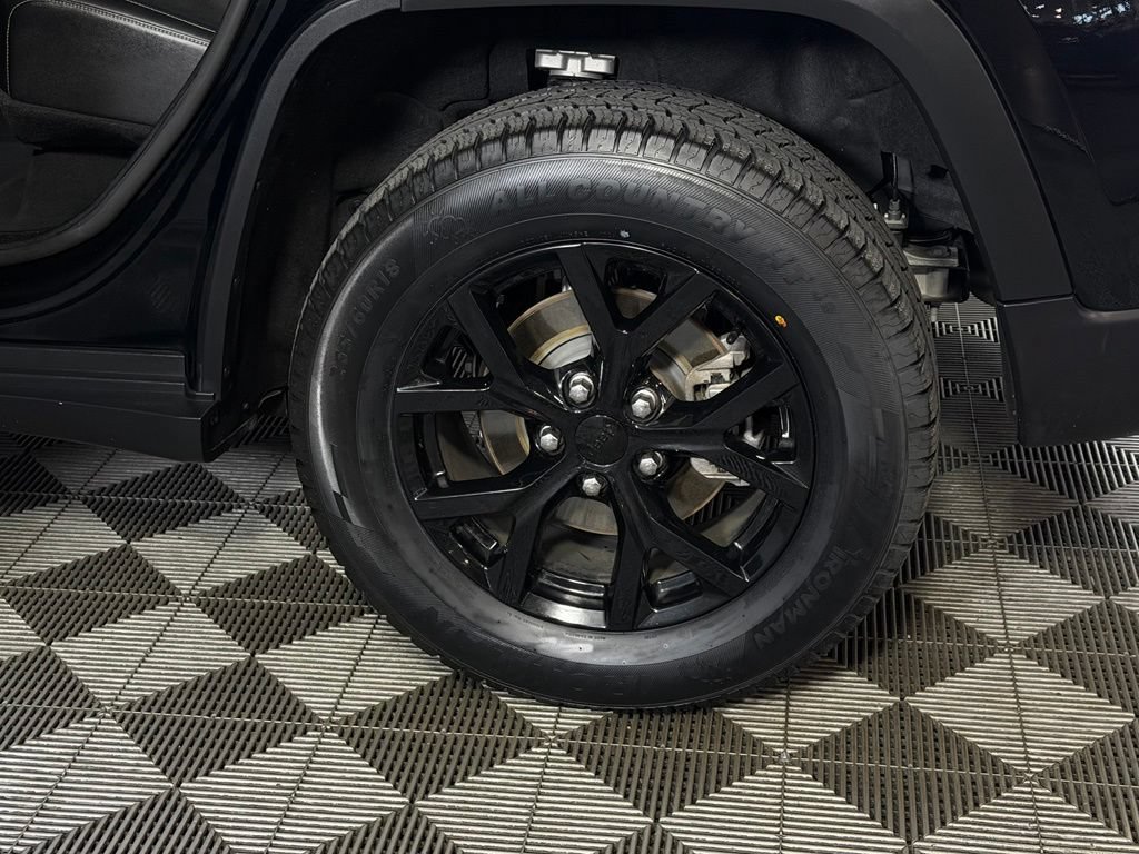 Certified 2024 Jeep Grand Cherokee Altitude AWD/4WD image 11