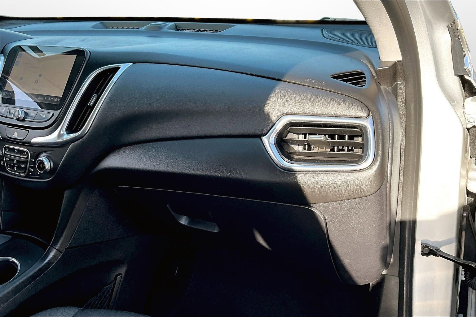 Used 2019 Chevrolet Equinox LT w/ Lights and Bright Package image 21