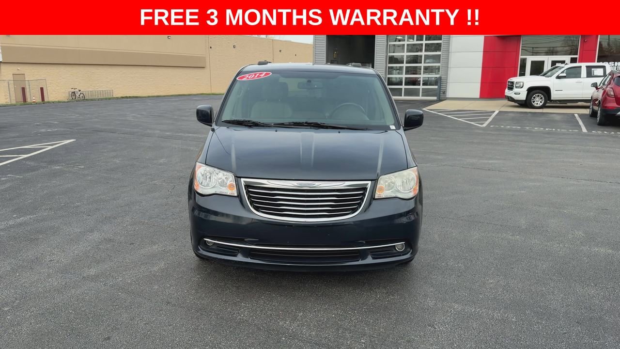 Used 2014 Chrysler Town & Country Touring FWD image 3