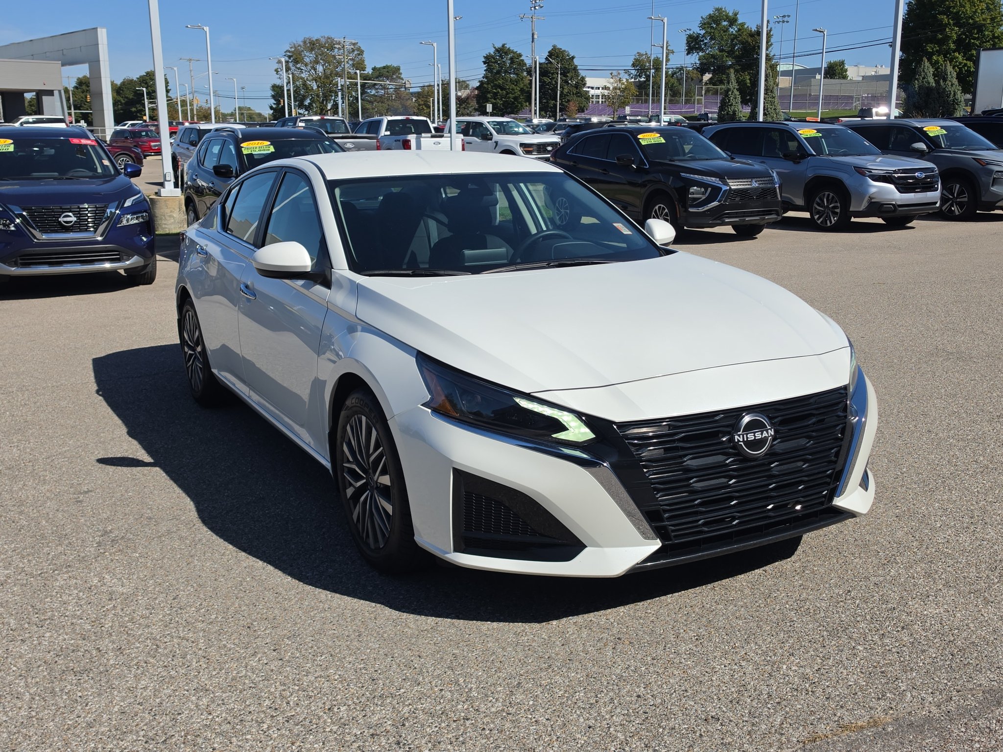 Used 2023 Nissan Altima 2.5 SV FWD image 1