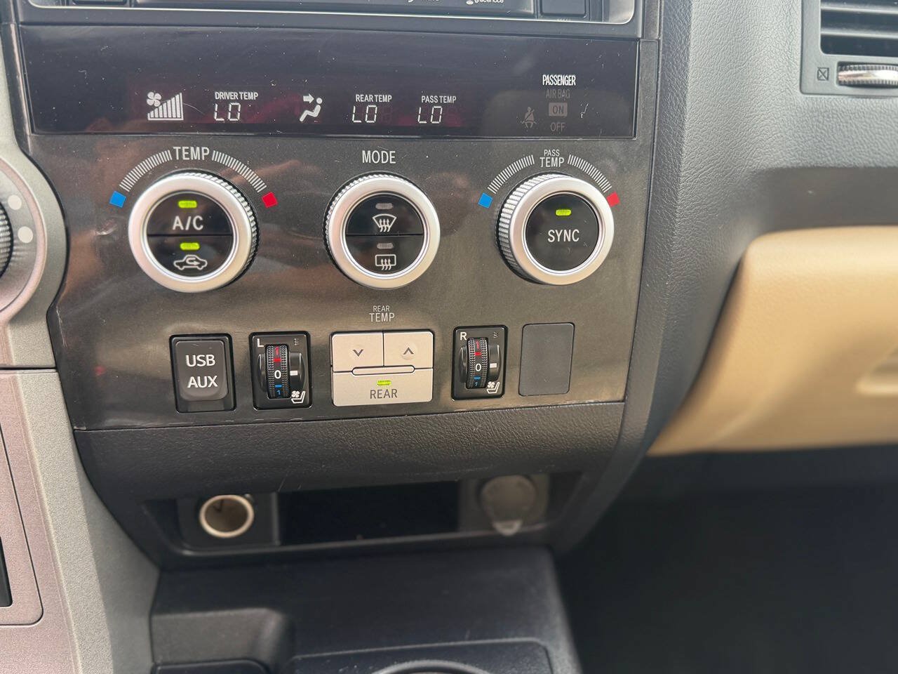 Used 2015 Toyota Sequoia Platinum AWD/4WD image 95