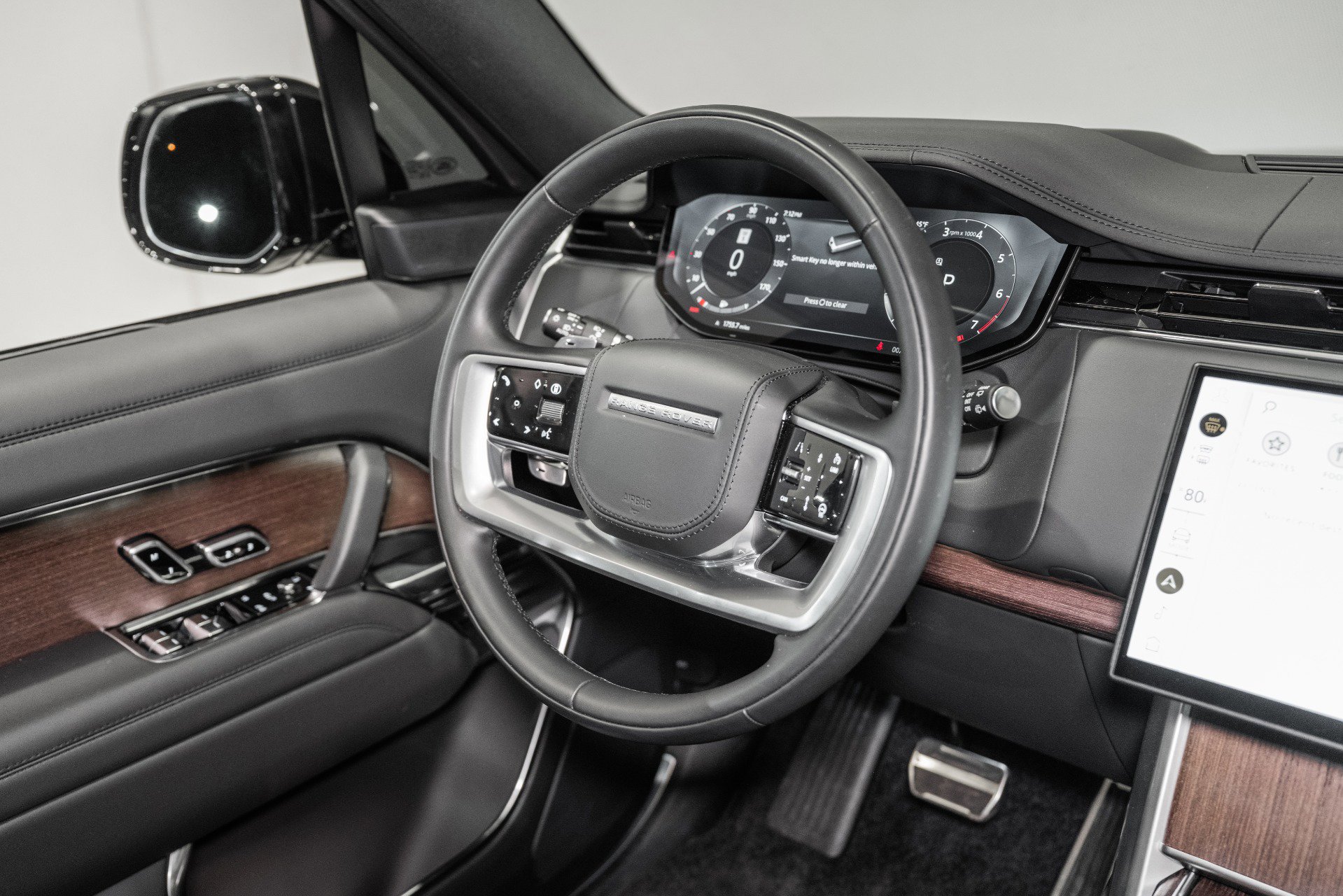 Used 2025 Land Rover Range Rover Long Wheelbase SE AWD/4WD image 31