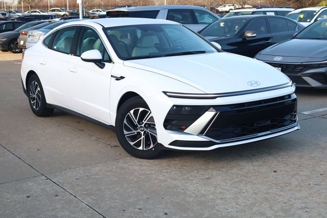 New 2026 Hyundai Sonata Blue FWD image 2