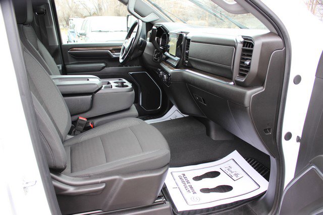 Used 2024 Chevrolet Silverado 2500 LT w/ Convenience Package image 17