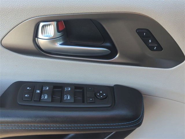 Used 2021 Chrysler Pacifica Touring-L w/ Uconnect Theater Family Group image 13