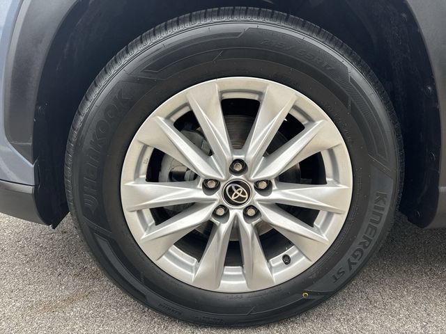 Used 2022 Toyota Corolla Cross LE image 29