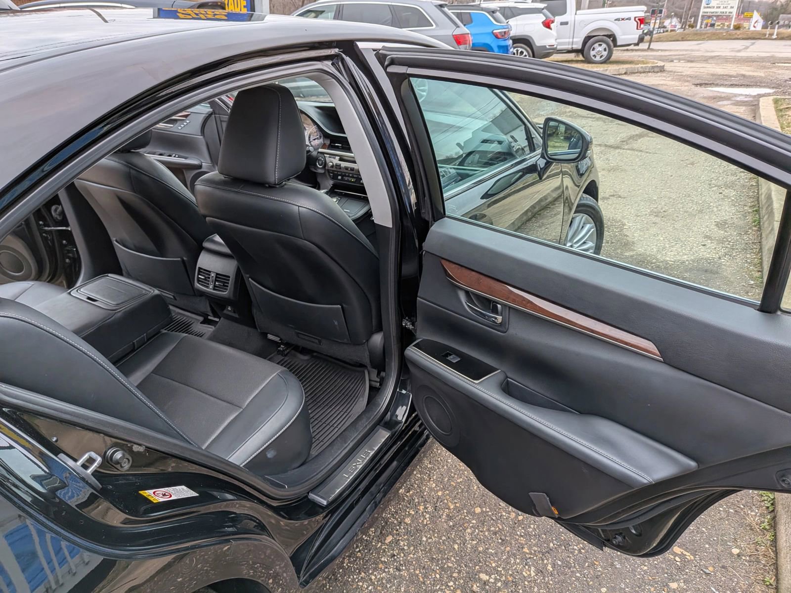 Used 2016 Lexus ES 350 w/ Premium Package w/Wood Trim image 29