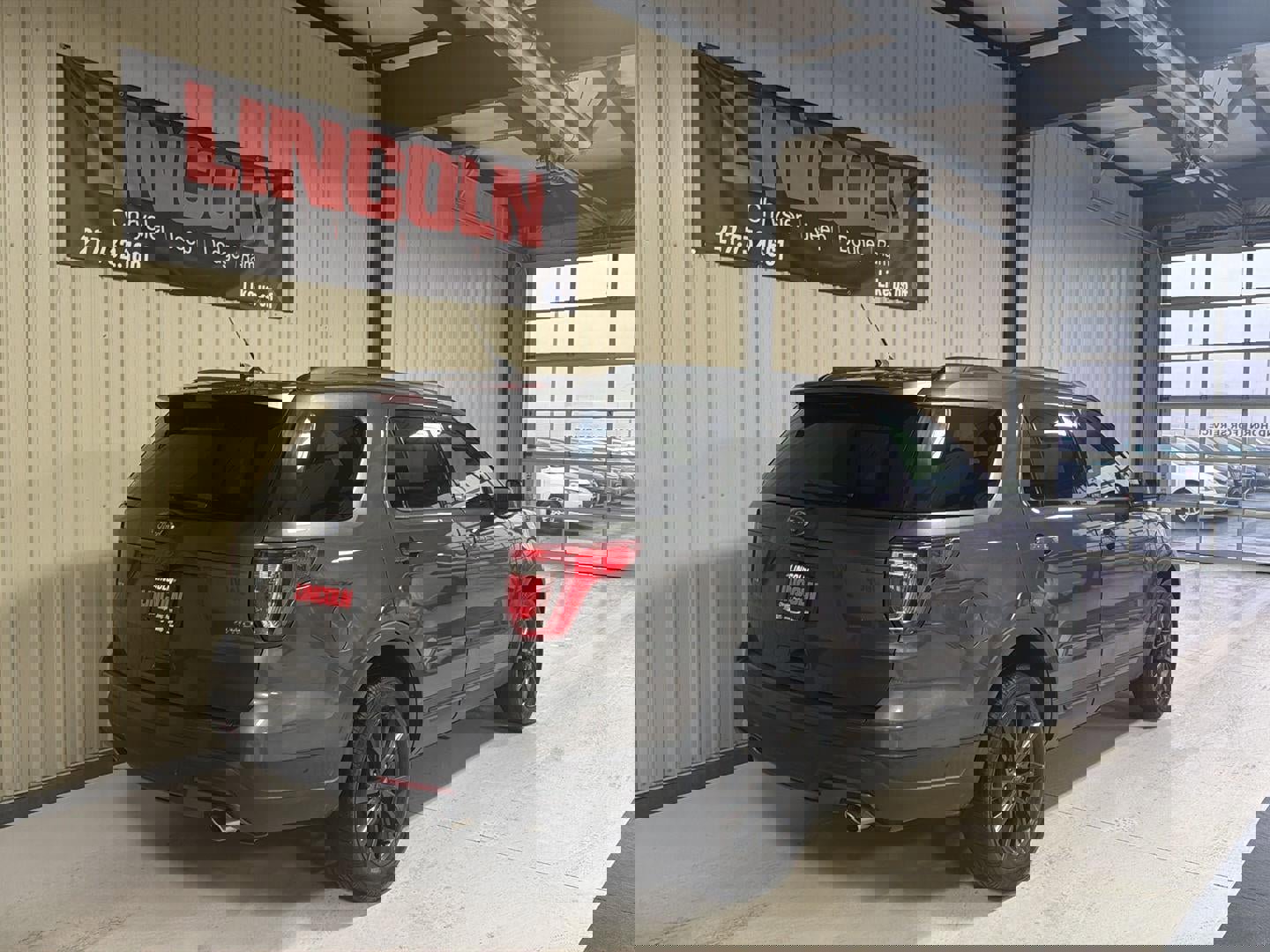 Used 2018 Ford Explorer XLT w/ Equipment Group 202A image 6