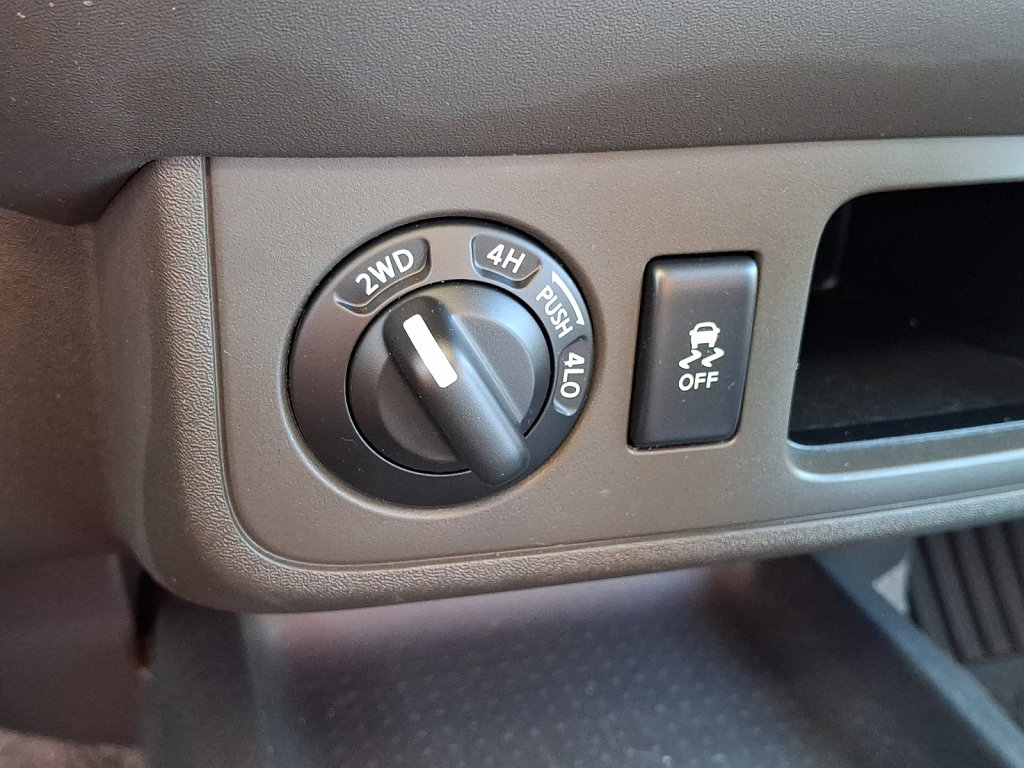 Used 2014 Nissan Xterra S AWD/4WD image 31