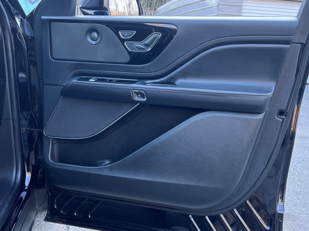 Certified 2022 Lincoln Aviator Reserve image 9