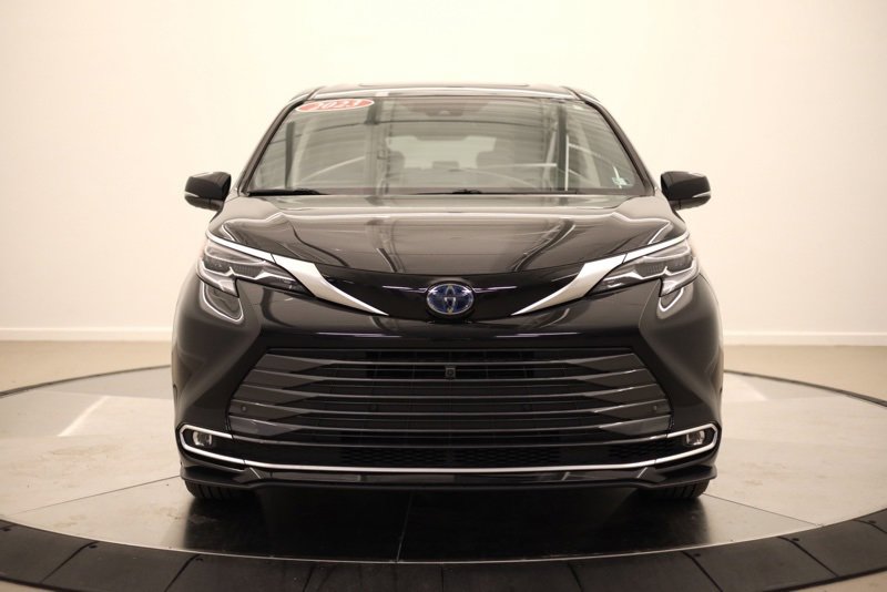 Used 2023 Toyota Sienna Platinum image 8