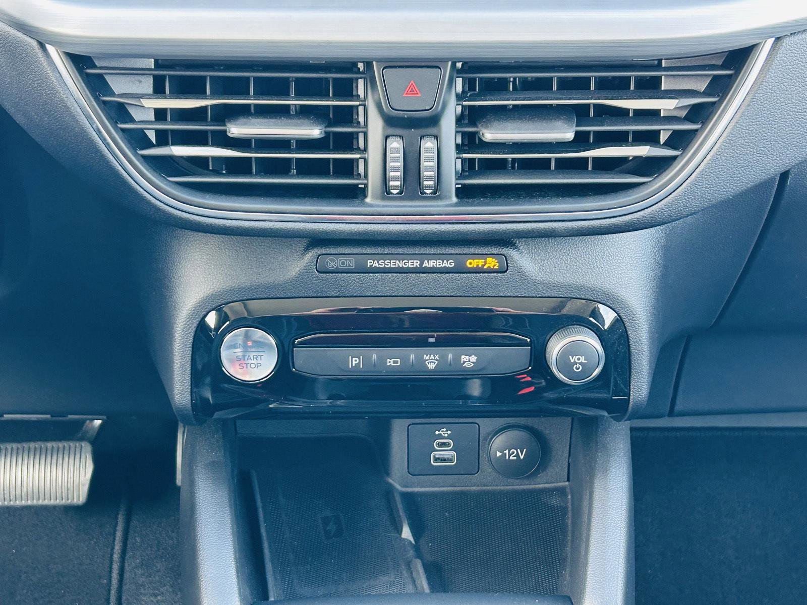 Used 2025 Ford Escape SE w/ PHEV Premium Package image 27