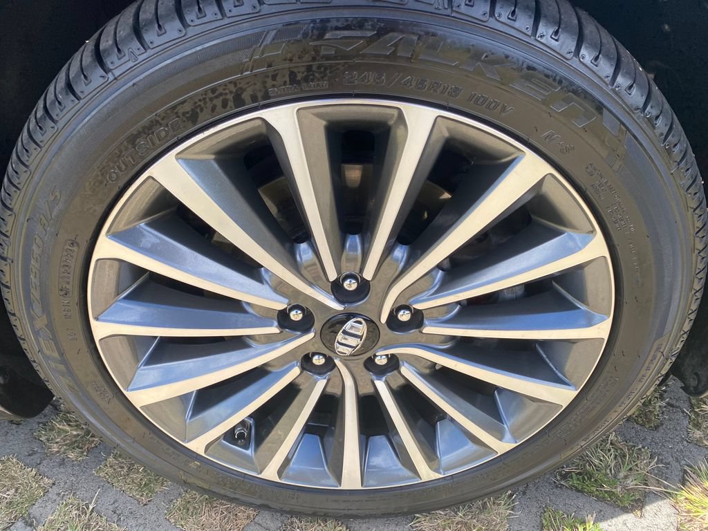 Used 2017 Kia Cadenza Premium w/ Luxury Package FWD image 9
