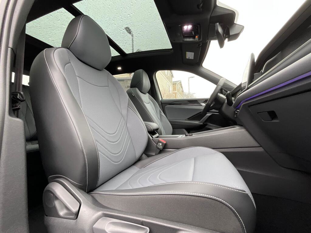 New 2026 Volkswagen Tiguan SE R-Line image 12