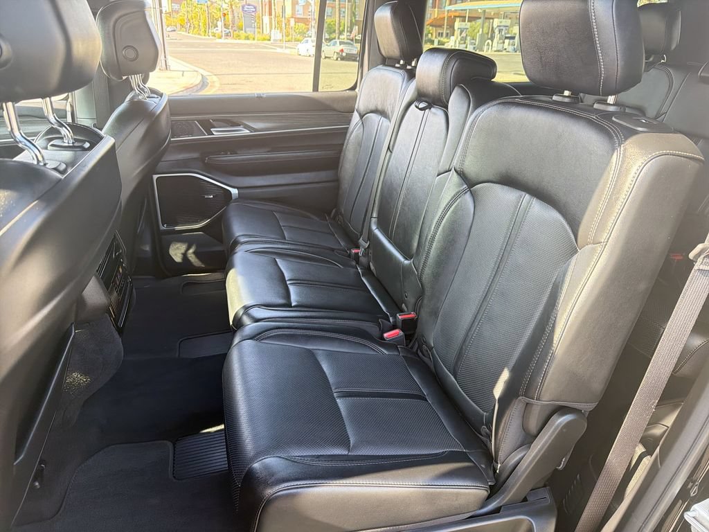 Used 2023 Jeep Wagoneer L Series III w/ Premium Group I RWD image 25